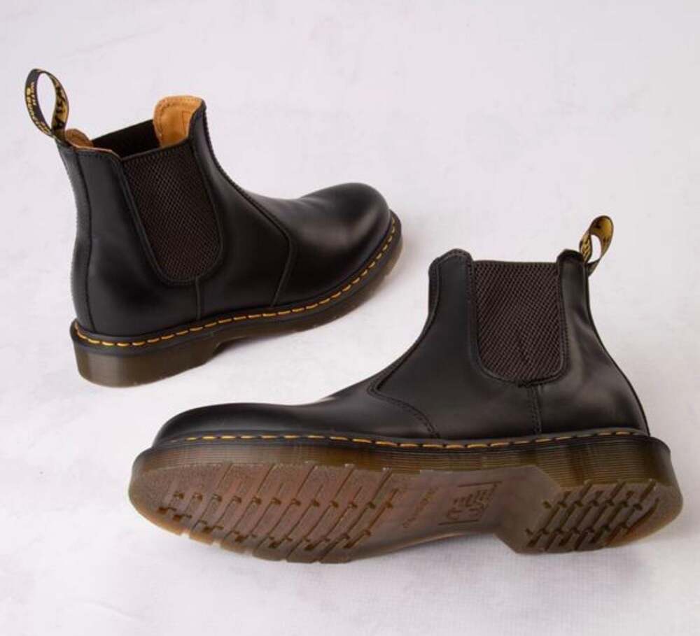 Dr. Martens 2976 Chelsea Boots Black Leather Women 9 Men 8
